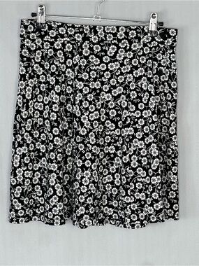 Loft Skater Skirt Black & White Floral Knit Decorative Buttons High Waist XS
